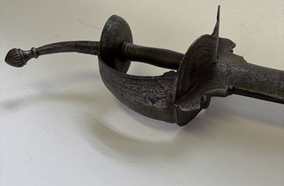 Lot 9 - AN UNUSUAL INDIAN SWORD, 18TH CENTURY OR EARLIER