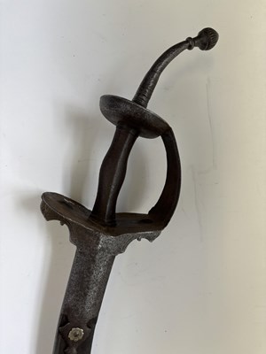 Lot 9 - AN UNUSUAL INDIAN SWORD, 18TH CENTURY OR EARLIER