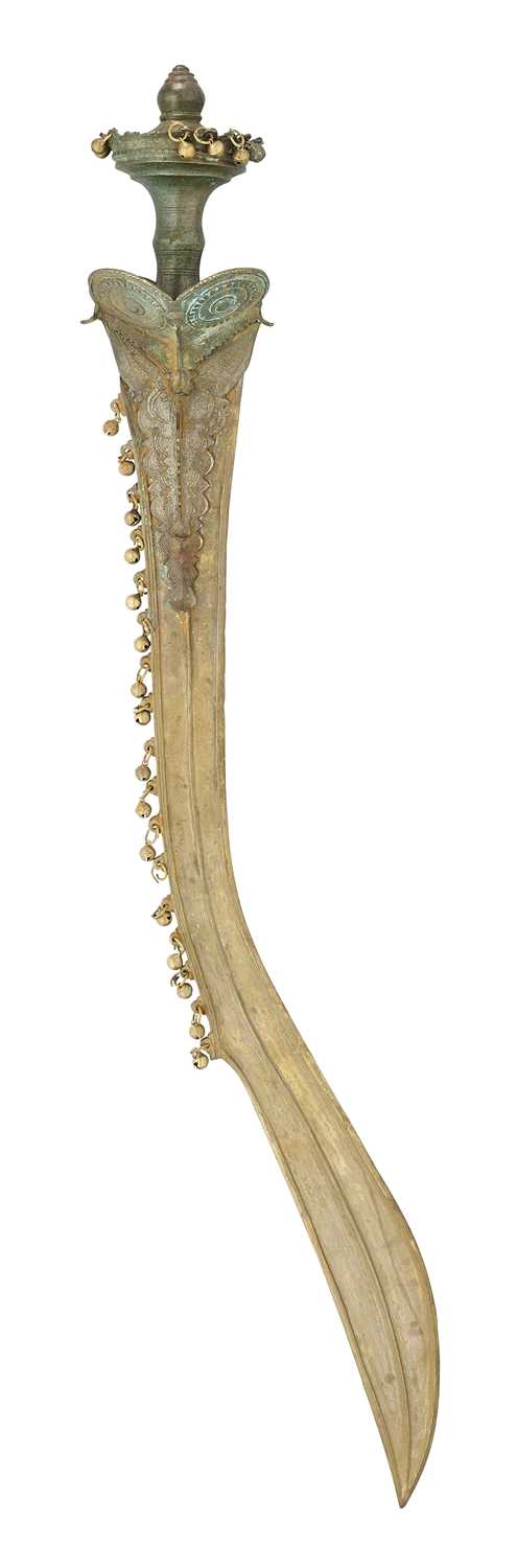 Lot 7 - A RARE SOUTH INDIAN COPPER ALLOY SWORD (KOPIS KADUTHALA), PROBABLY 18TH/19TH CENTURY, KERALA