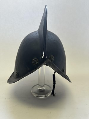 Lot 77 - A SOUTH GERMAN COMB MORION, CIRCA 1600-20