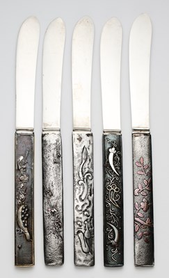 Lot 65 - A MATCHED SET OF FIVE KOZUKA HANDLED KNIVES, JAPANESE, EARLY 20TH CENTURY