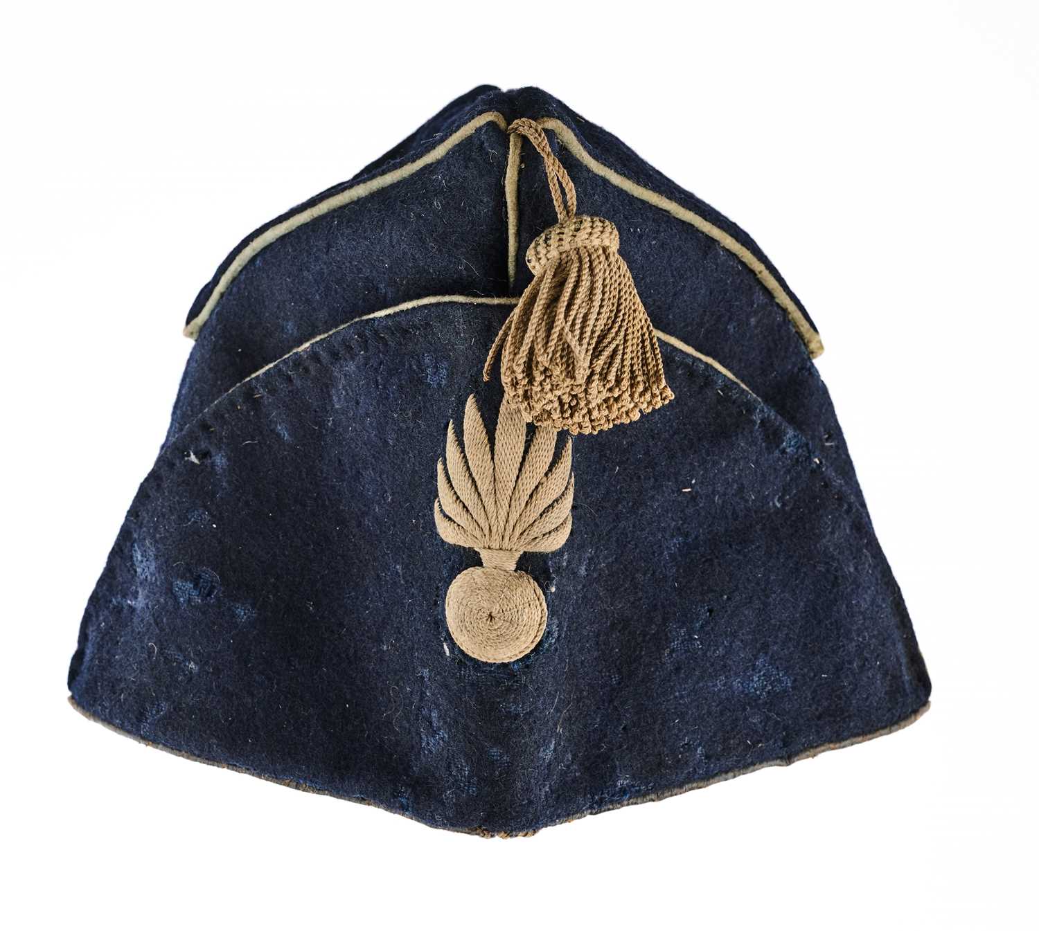 Lot 636 - A RARE FRENCH NAPOLEONIC GENDARMERIE FORAGE CAP (BONNET DE POLICE), EARLY 19TH CENTURY