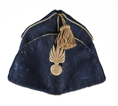 Lot 636 - A RARE FRENCH NAPOLEONIC GENDARMERIE FORAGE CAP (BONNET DE POLICE), EARLY 19TH CENTURY