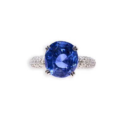 Lot 460 - SAPPHIRE AND DIAMOND RING