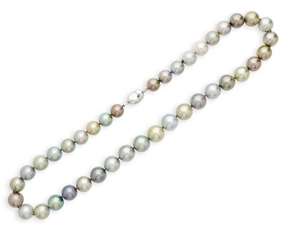 Lot 417 - SOUTH SEA CULTURED PEARL NECKLACE