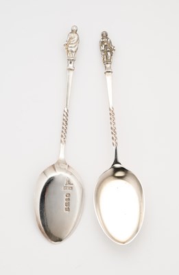 Lot 67 - TWELVE VICTORIAN SILVER ICE CREAM SCOOPS, WALKER & HALL, SHEFFIELD, SIX 1884, SIX 1887