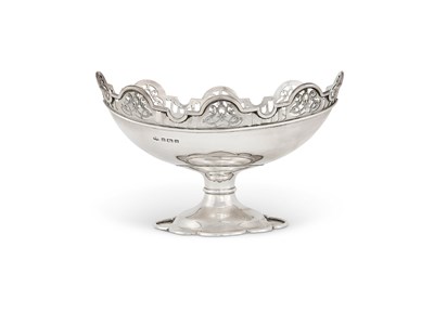 Lot 231 - A GEORGE V SILVER PEDESTAL SWEETMEAT BOWL, MAPPIN & WEBB LTD., BIRMINGHAM, 1913