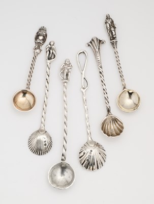 Lot 80 - GROUPS OF VICTORIAN SILVER SPIRAL TWIST STEM CONDIMENT SPOONS