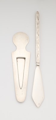 Lot 91 - A VICTORIAN AESTHETIC MOVEMENT SILVER LETTER OPENER, HUKIN & HEATH, BRIMINGHAM. 1888