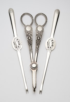 Lot 86 - A PAIR OF VICTORIAN SILVER GRAPE SCISSORS, MARTIN, HALL & CO., SHEFFIELD, 1878