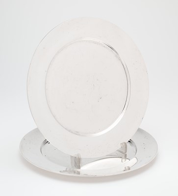Lot 106 - A PAIR OF EDWARDIAN SILVER PLATES, MAPPIN & WEBB, LONDON, 1904