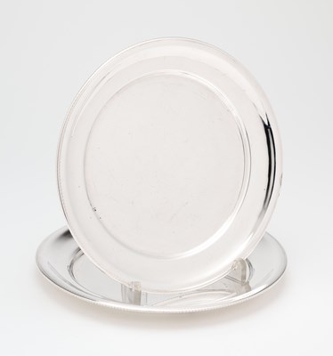Lot 161 - A PAIR OF CONTINENTAL SILVER DISHES (OR STANDS), CIRCA 1968