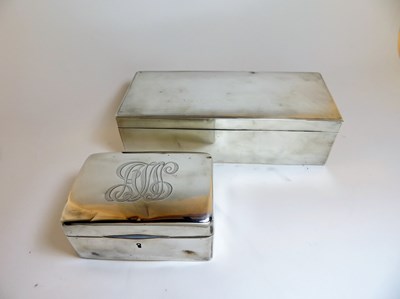 Lot 398 - A GEORGE V SILVER CIGARETTE BOX