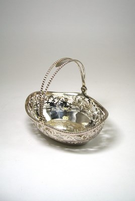 Lot 404 - A SILVER SWEETMEAT BASKET