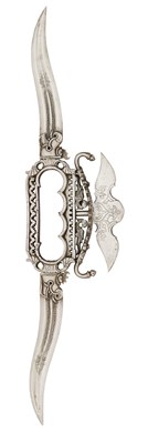 Lot 557 - A SOUTH INDIAN KNUCKLE-DUSTER DAGGER IN 17TH/18TH CENTURY STYLE, 20TH CENTURY
