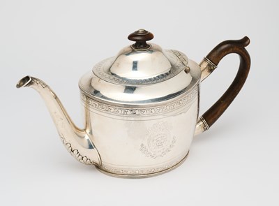 Lot 258 - A SCOTTISH GEORGE III SILVER TEAPOT, WILLIAM & PATRICK CUNNINGHAM, EDINBURGH, 1797