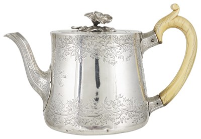 Lot 421 - ~A VICTORIAN SILVER TEAPOT