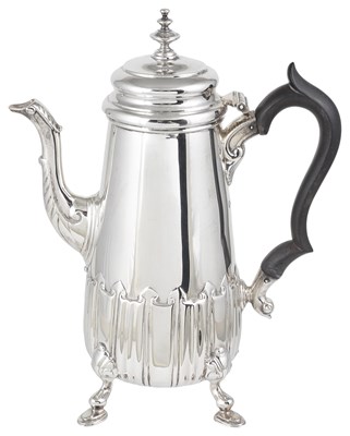 Lot 424 - AN EDWARDIAN SILVER COFFEE POT