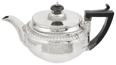 Lot 431 - A GEORGE III SILVER TEAPOT