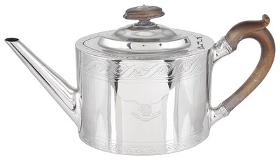 Lot 442 - A GEORGE III SILVER TEAPOT