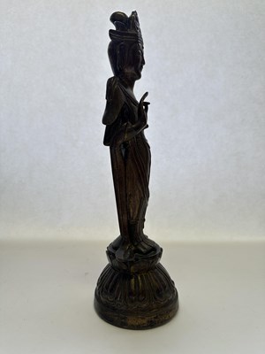 Lot 66 - A CHINESE DALI-STYLE COPPER ALLOY FIGURE OF AVALOKITESVARA