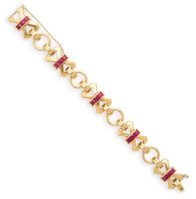 Lot 431 - GOLD AND SYNTHETIC RUBY BRACELET, 1940s