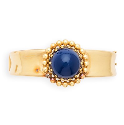 Lot 358 - VICTORIAN GOLD AND HARDSTONE HINGED BANGLE, 1890s
