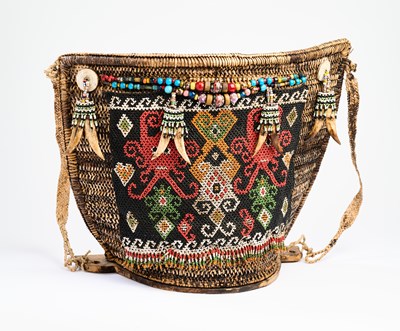 Lot 290 - A DAYAK BEADED BABY CARRIER, BORNEO, MALAYSIA OR INDONESIA, 20TH CENTURY