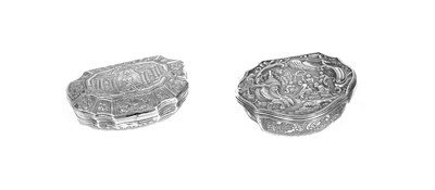 Lot 451 - A SILVER SNUFF BOX