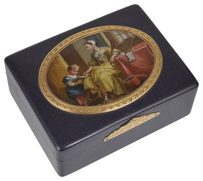 Lot 454 - ~A GOLD-MOUNTED POUDRE D'ECAILLE SNUFF BOX