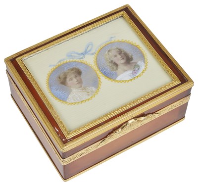 Lot 455 - ~A GOLD AND BLOND TORTOISESHELL BOX