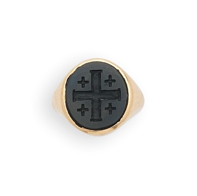 Lot 441 - CROPP & FARR, GOLD AND ONYX SIGNET RING