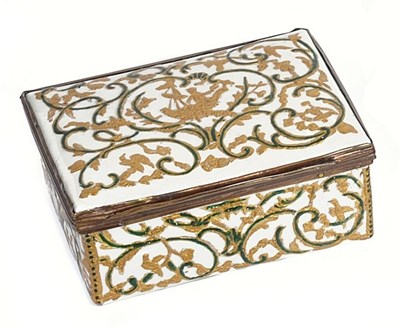 Lot 460 - AN ENAMEL SNUFF BOX