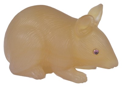 Lot 466 - A RUSSIAN CARVED AGATE FIGURE OF A MOUSE