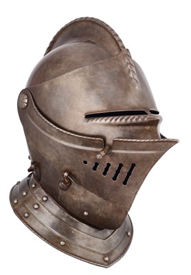 Lot 623 - A REPRODUCTION CLOSE HELMET IN ENGLISH 16TH CENTURY STYLE