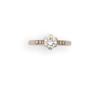 Lot 454 - SINGLE STONE DIAMOND RING