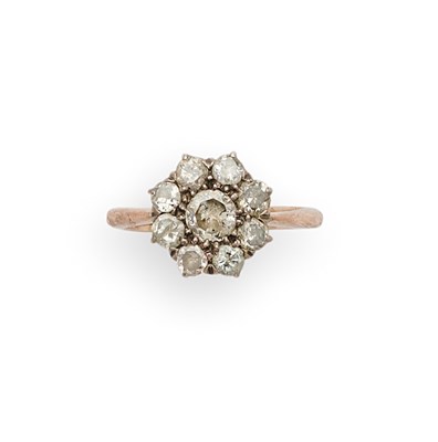 Lot 339 - DIAMOND CLUSTER RING, 1890s