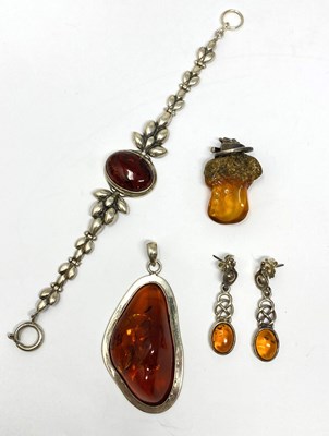 Lot 402 - COLLECTION OF SILVER AND AMBER JEWELLERY