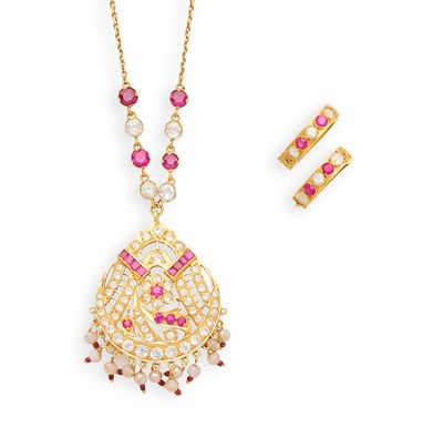 Lot 364 - PENDANT AND PAIR OF EARRINGS
