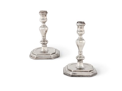Lot 278 - A PAIR OF QUEEN ANNE SILVER CANDLESTICKS, PHILIP ROLLOS, LONDON, 1706 / 08