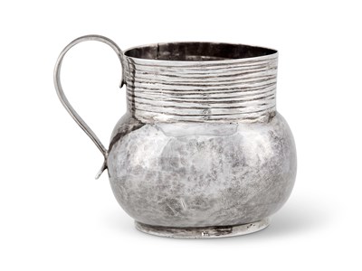 Lot 282 - A CHARLES II SILVER CHILD'S MUG, MAKER'S MARK BM (TWO PELLETS ABOVE, A MULLET BELOW), LONDON, 1683