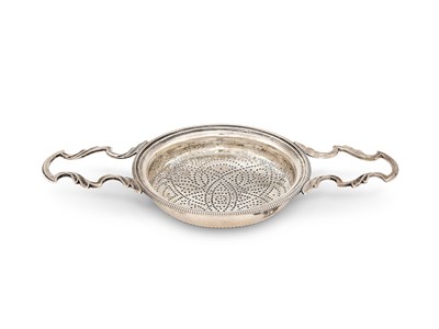 Lot 264 - A GEORGE III SILVER LEMON STRAINER, WILLIAM PLUMMER, LONDON, 1763