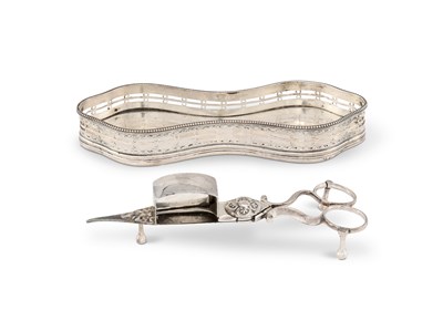 Lot 262 - A GEORGE III SILVER SNUFFER TRAY, WILLIAM ABDY, LONDON, 1778