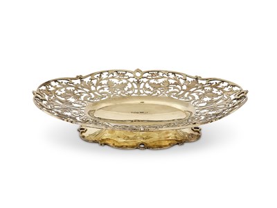 Lot 227 - A GEORGE V SILVER-GILT SWEETMEAT DISH, JOSEPH RODGERS & SONS LTD., SHEFFIELD, 1935