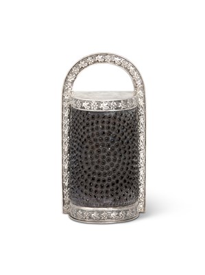 Lot 291 - A GEORGE IV SILVER NUTMEG GRATER, WILLIAM ELLERBY, LONDON, 1822
