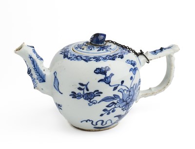 Lot 117 - A CHINESE BLUE AND WHITE TEAPOT AND COVER, QIANLONG PERIOD (1736-95)