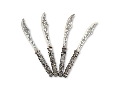 Lot 132 - A SET OF FOUR CHINESE SILVER KNIVES, UNMARKED, CIRCA 1900