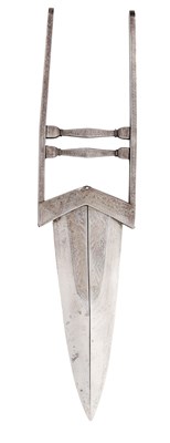 Lot 525 - AN INDIAN ‘SCISSOR’ KATAR, LATE 19TH CENTURY