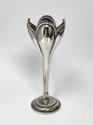 Lot 96 - AN ELECTROPLATE 'CROCUS' VASE, PROBABLY BIRMINGHAM OR SHEFFIELD, EARLY 20TH CENTURY