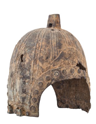 Lot 505 - A REPRODUCTION BRONZE HELMET IN CHINESE WARRING STATES STYLE OF CIRCA 475-221 BC
